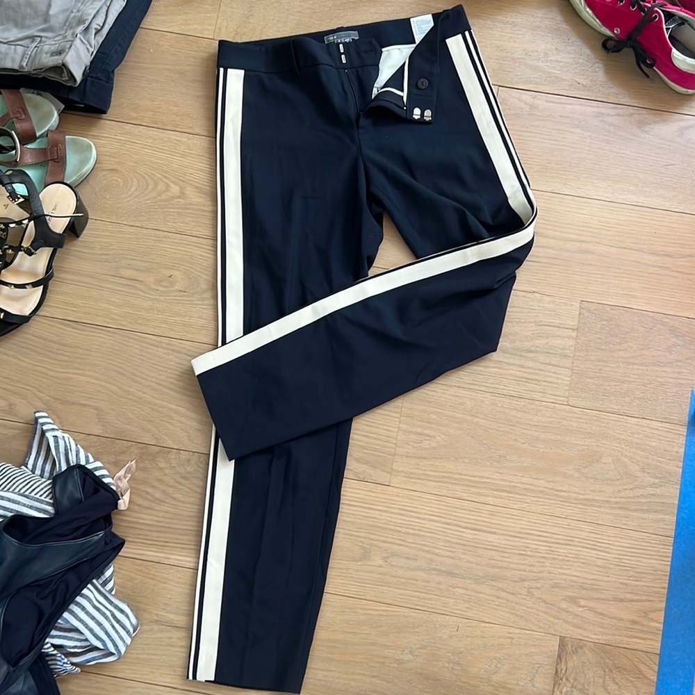 Vince clastic pants with strip on side